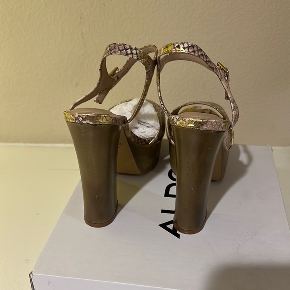 Stylish Women's Platform Sandals Brand New - Picture 5 of 7